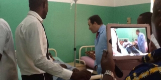 Visita a um hospital em Angola